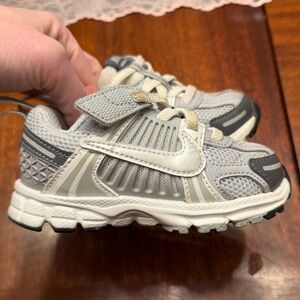 Infant/toddler Nike Vomero